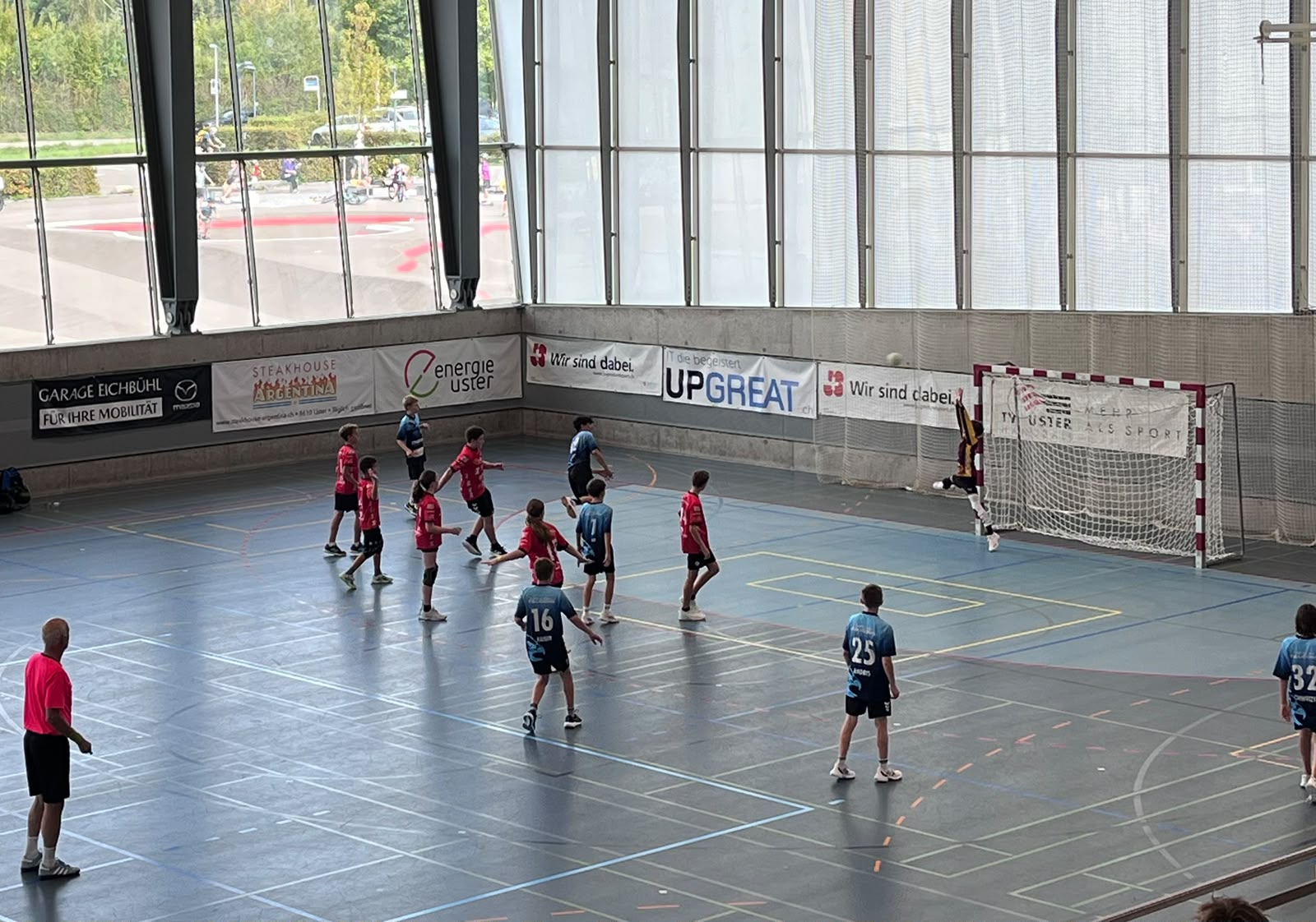Starker Auswärtssieg: Die U13‑Junioren der SG Lachen/Höfe holen sich die nächsten Punkte!